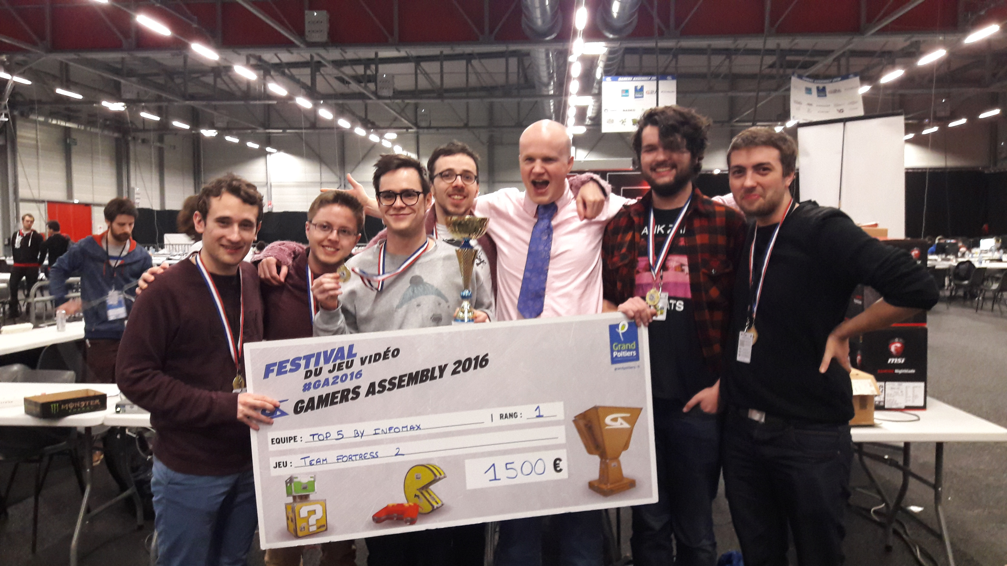 top5rocket at Gamers Assembly 2016. From left to right: ilosu (GA admin), Medico, Enjoyed, Ombrack, Néo, Admirable, Opti, Blitzo.