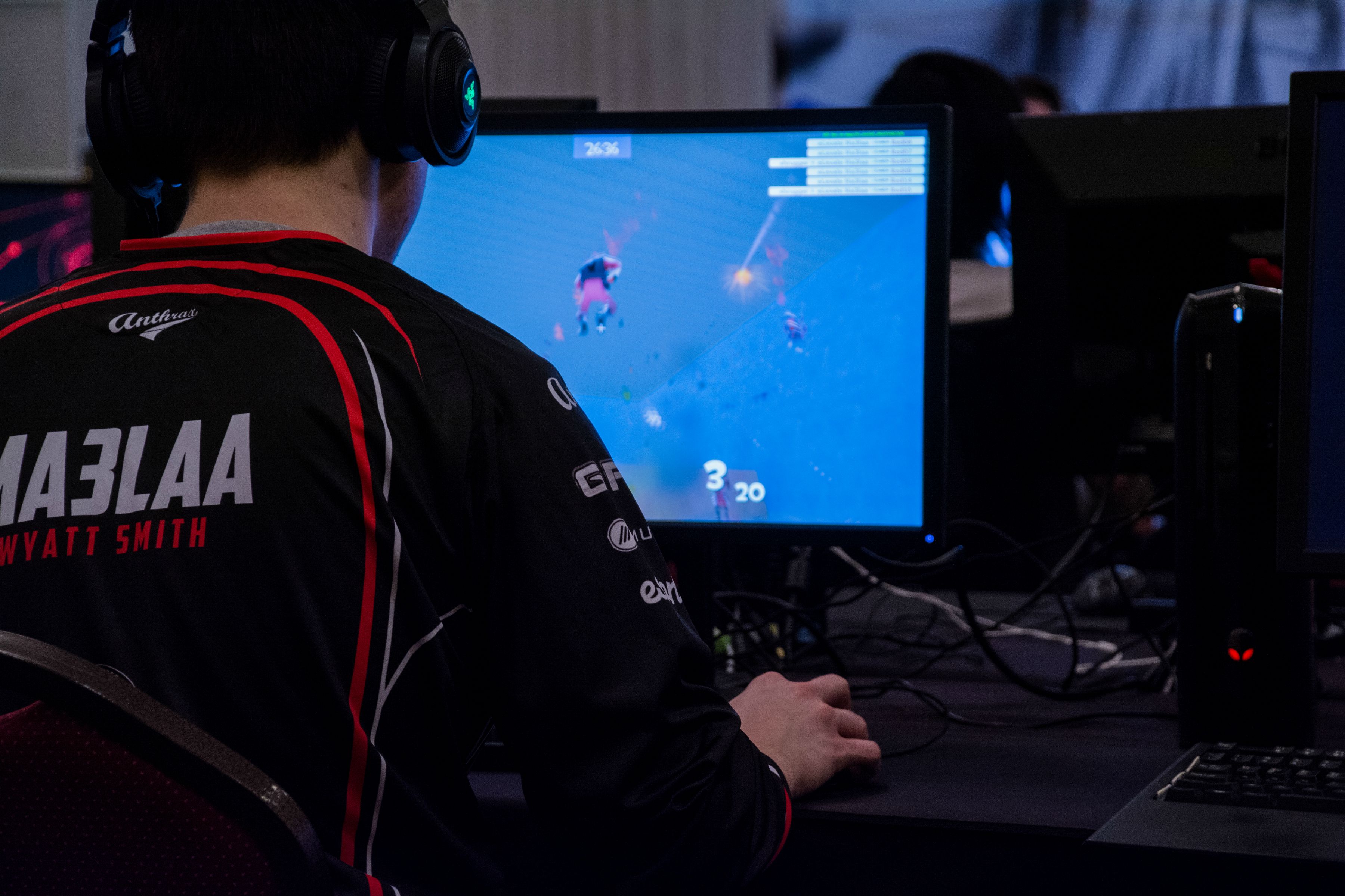 Ma3la competing with eLevate at ESEA-I S18 lan.