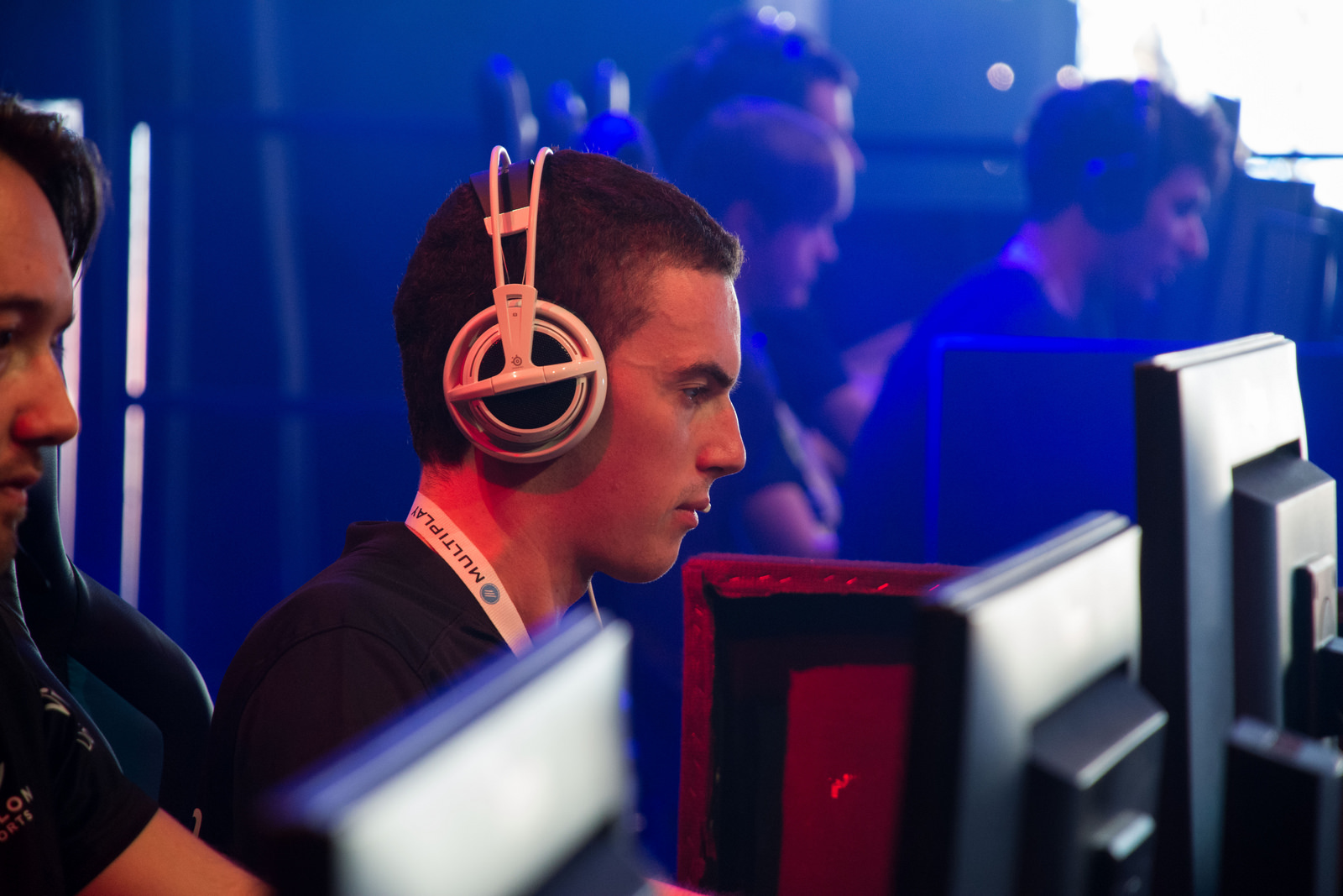 Mike competing with Epsilon eSports at i52.