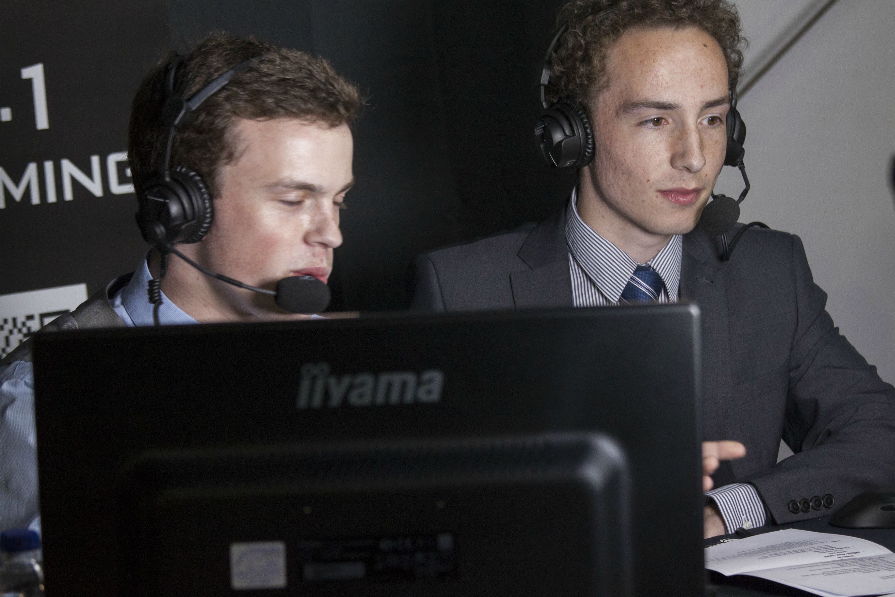 Sideshow (right) casting alongside gecks (left) at i55.